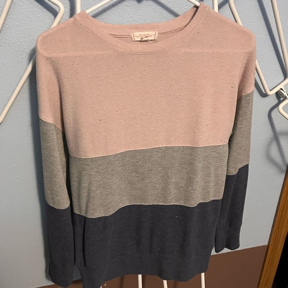 Walking on sunshine girls XXL Crew neck color block sweater